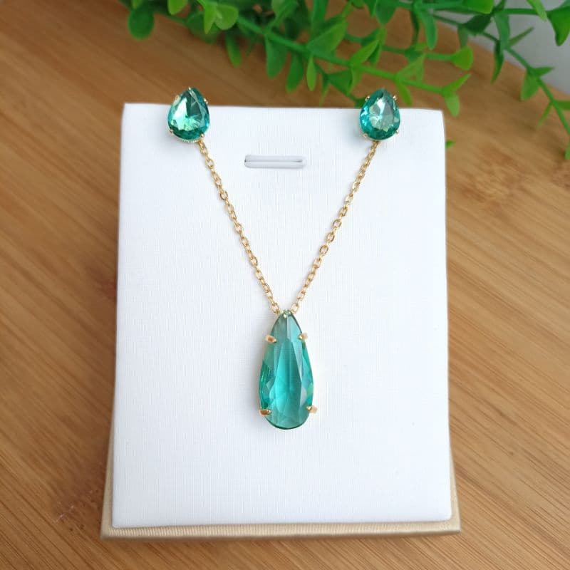 Conjunto Colar e Brinco Gota Esmeralda Folheado a ouro. Exclusivo Qualidade Premium