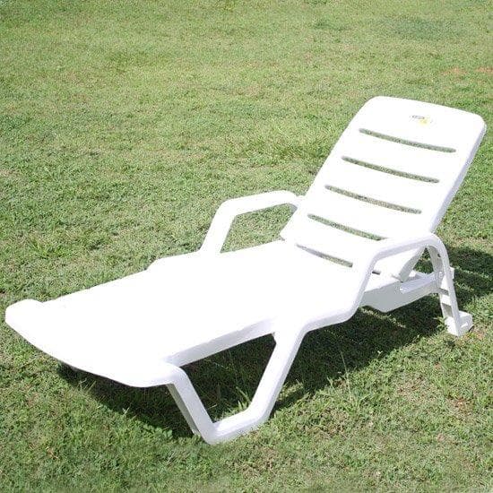 Espreguiçadeira Branca Dobrável Plástico Leblon Piscina Praia Camping Branco Até 120kg - Tramontina