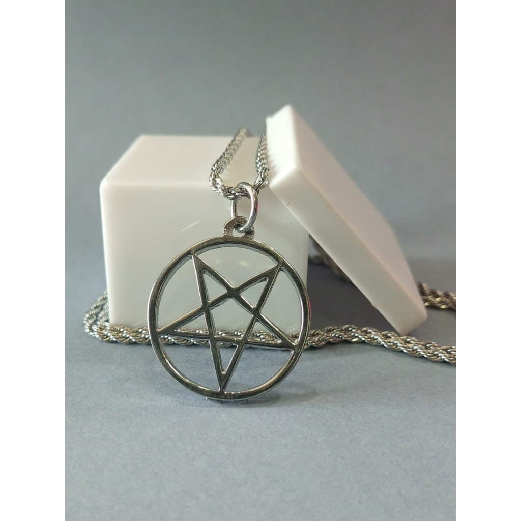 Colar Pentagrama Invertido Estrela Vazada c2