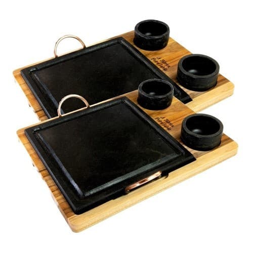 KIT 2 GRELHA DE PEDRA SABÃO QUADRADA 20X20 CM + 4 CUMBUCAS COM SUPORTE DE MADEIRA