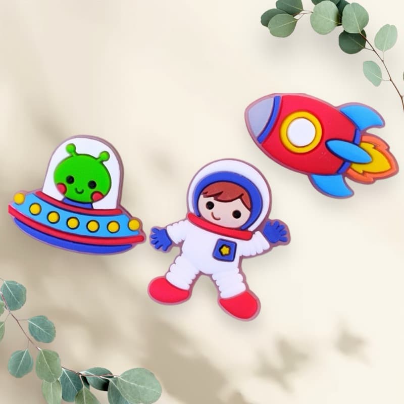 Kit Charm Pin Babuche Astronauta Vermelho 3und