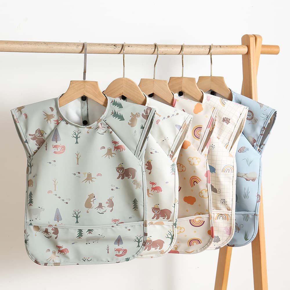 Babetes De Alta Qualidade Material PU Super Macio À Prova D'água Baby Bibs Alimentando Smocks Sem Mangas Roupas Anti-Manchas