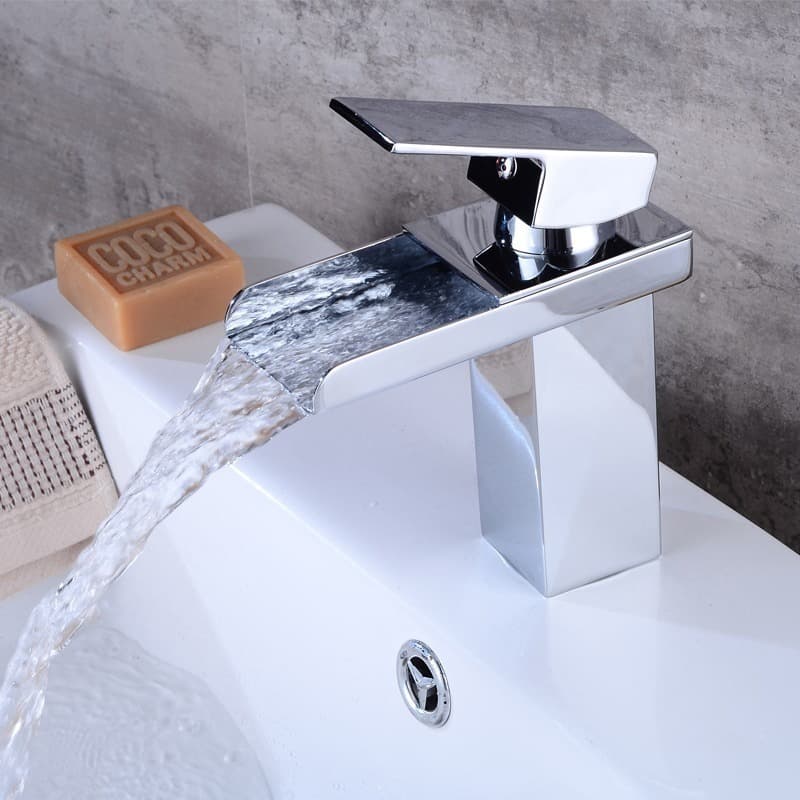 Torneira Cascata Banheiro Monocomando Lavabo Quente E Fria Prata