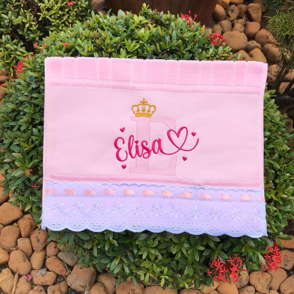 Toalha de Boca Bebê Bordada Com Nome Lettering Premium Com Babado