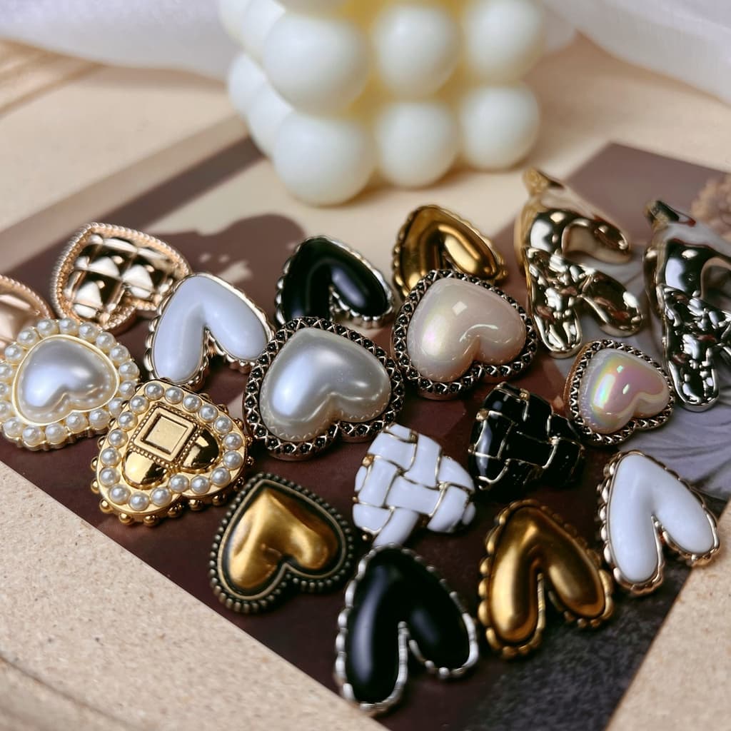 10pcs Botões De Moda Metal Em Forma De Coração Costura À Mão Para Acessórios De Roupas Femininas Decorativos
