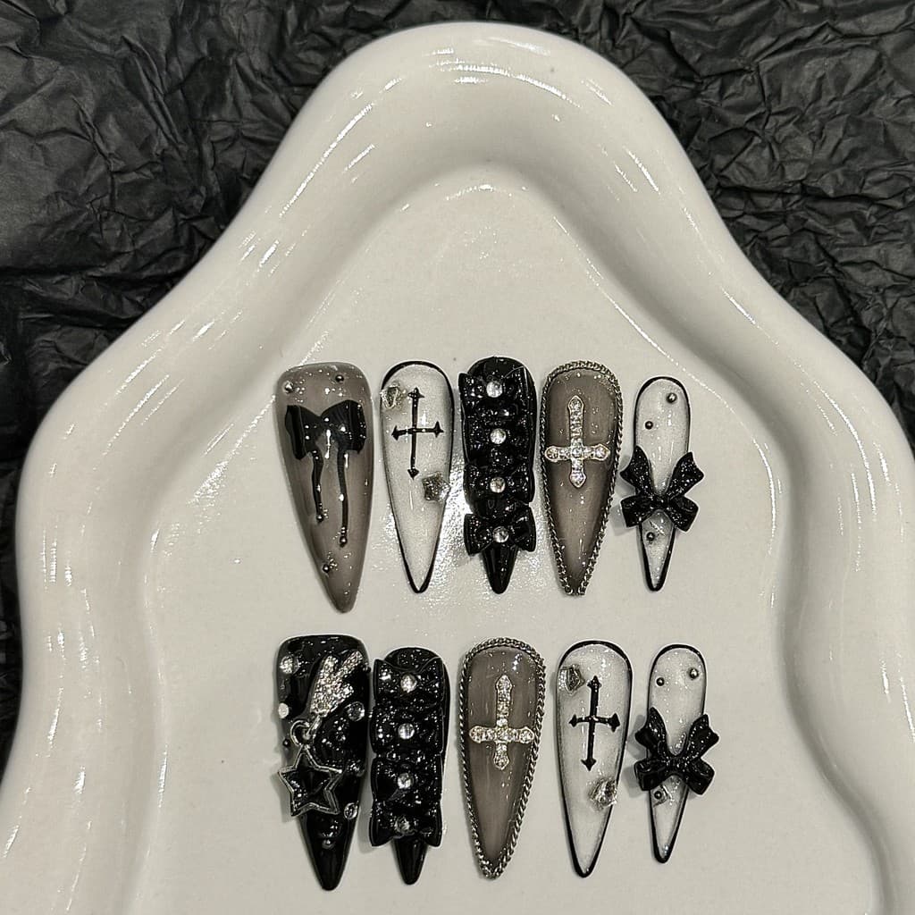 [FEITO À MÃO+Cola Grátis] Unha Artificial Borboleta Escura Gótica Amêndoa Fototerapia Unha Falsa Patches Pressionáveis U