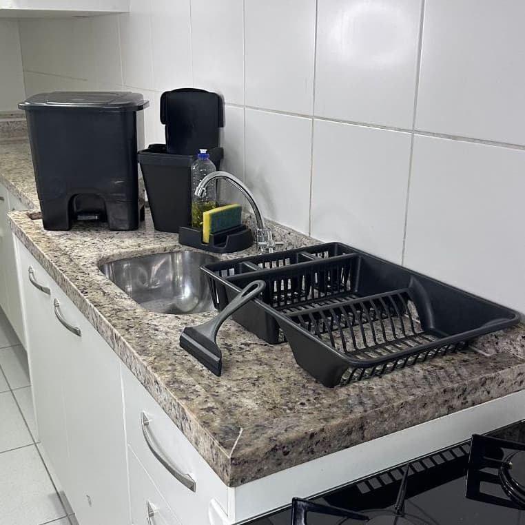 Conjunto Elegance Lixeira Pedal 13 litros  Lixeira de Pia 4,8 litros, Porta Detergente, Rodinho de Pia e Escorredor de louça