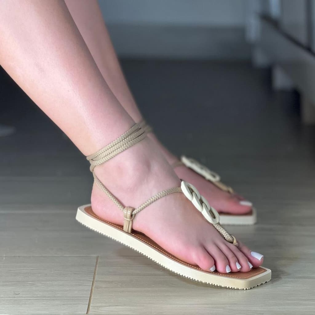 Chinelo Rasteira Com Cordas Amarrar Tendência Verão Elo