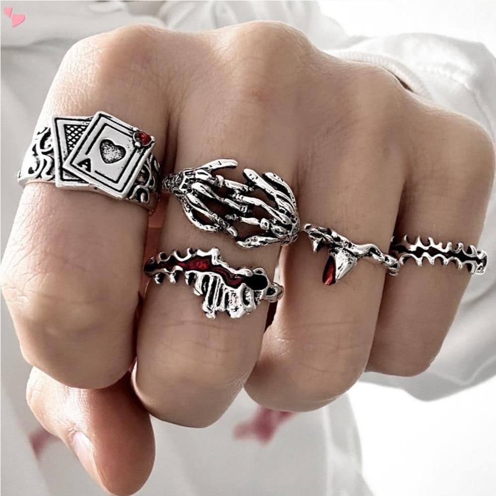 Conjunto De Anéis De Prata Retro Knuckle Para Homens Dedo Empilháveis Gripper Skull Poker Vampiro Sangue Vermelho Bruxa Grunge Anel Gótico Punk Jewelry