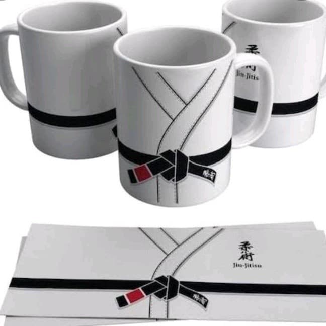 Caneca de Porcelana Personalizada Jiu Jitsu com nome - escolha a cor da faixa e kimono!
