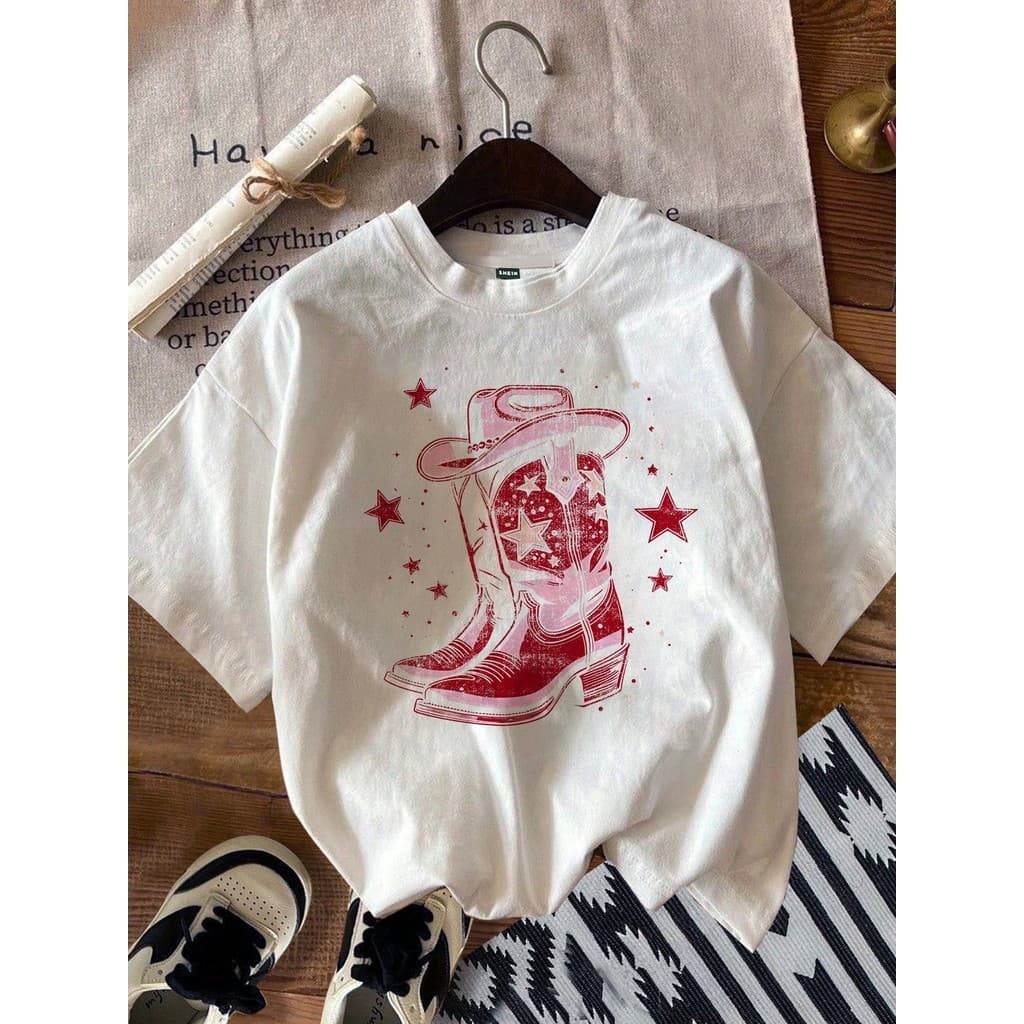 Camiseta Feminina Vintage Manga Curta Estampa de Botas Ocidentais Gola Redonda Casual para o Verão