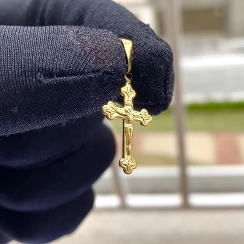 Pingente Pequeno Fino de Ouro 18k Cruz Com Cristo Banhado a Ouro