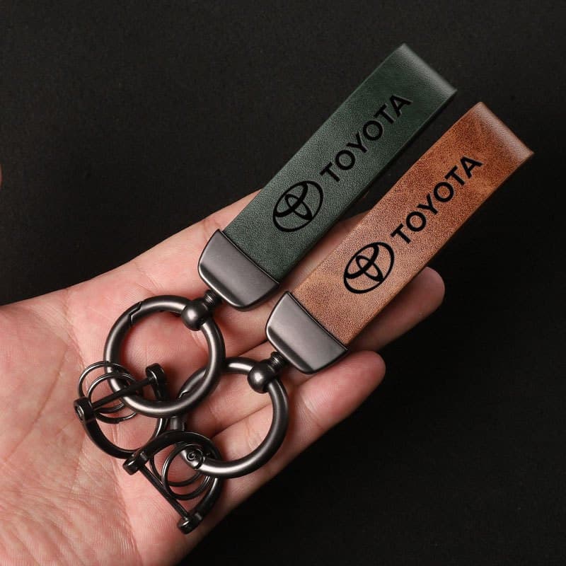 Chaveiro de Carro de Couro Genuine Luxuoso, Presente Personalizado para Toyota Fortuner Corolla C-HR Vios Hilux GT Yaris