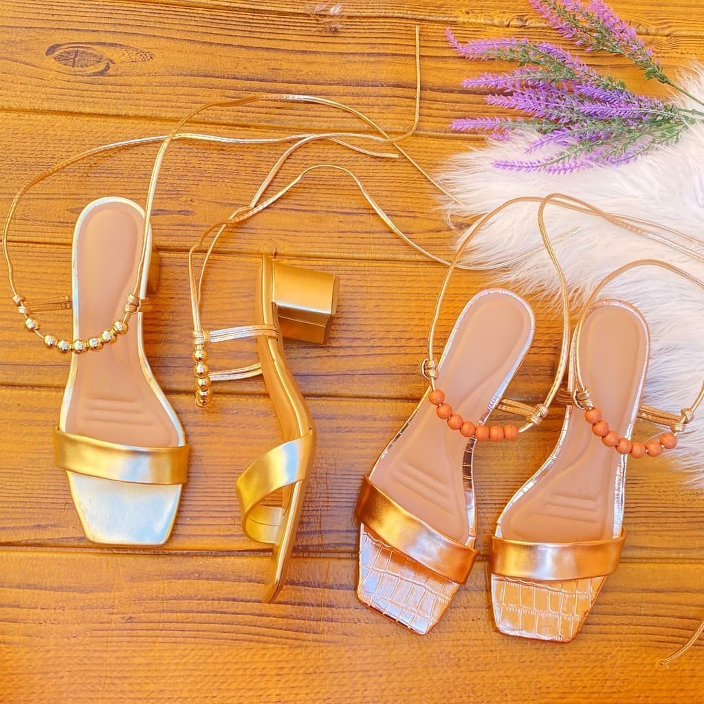 Sandália de Salto Elegante com Amarração e Detalhes Metalizados - 5cm de Altura - Sofisticação para Mulheres