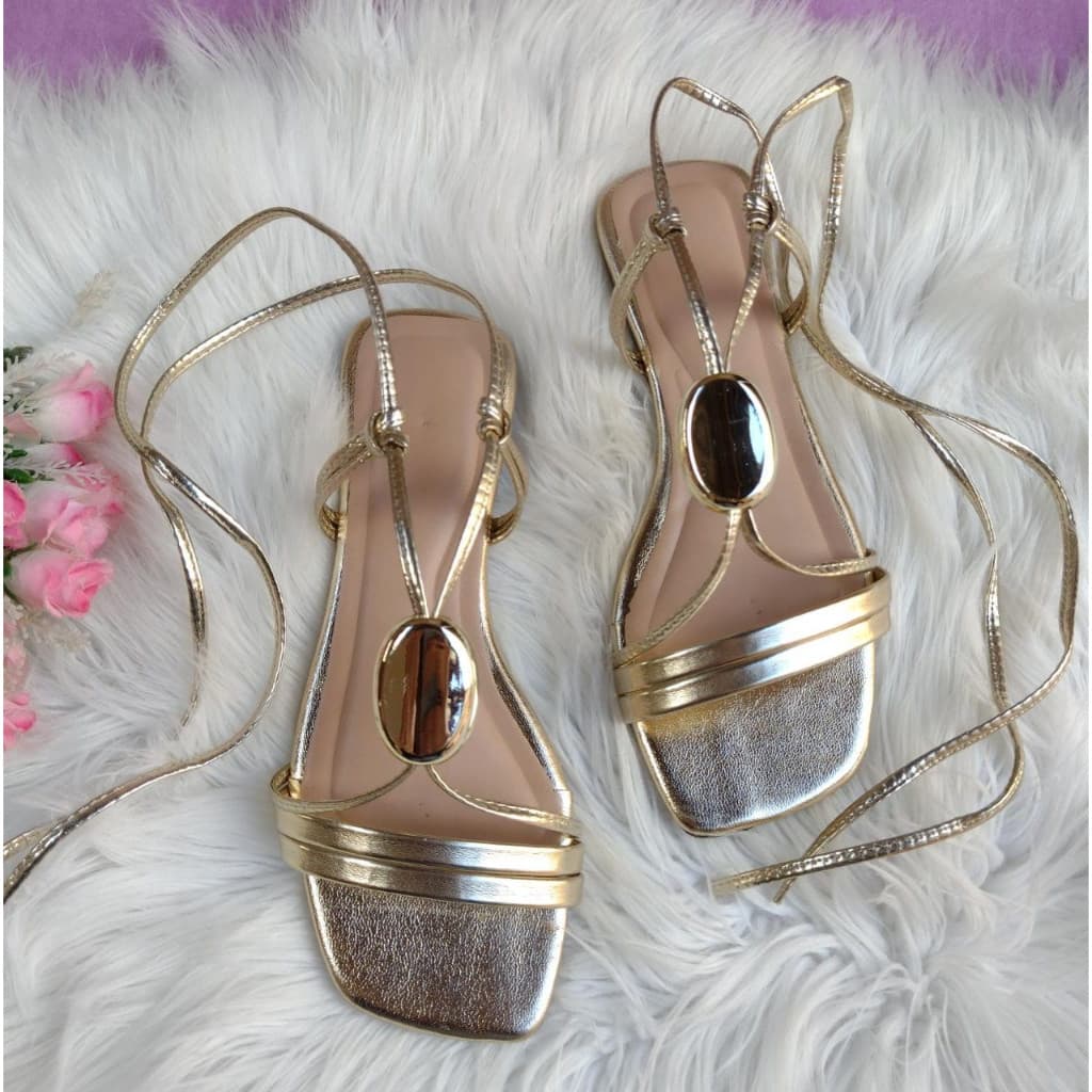 Sandália Rasteira Premium com Detalhes Metalizados - Elegância e Conforto em Cada Passo