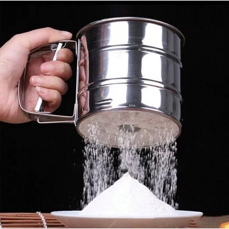 Tapioqueira Polvilhador Peneira Caneca com Gatilho Manual Aço Inox Açucar Farinha Tapioca Cozinha Multiuso