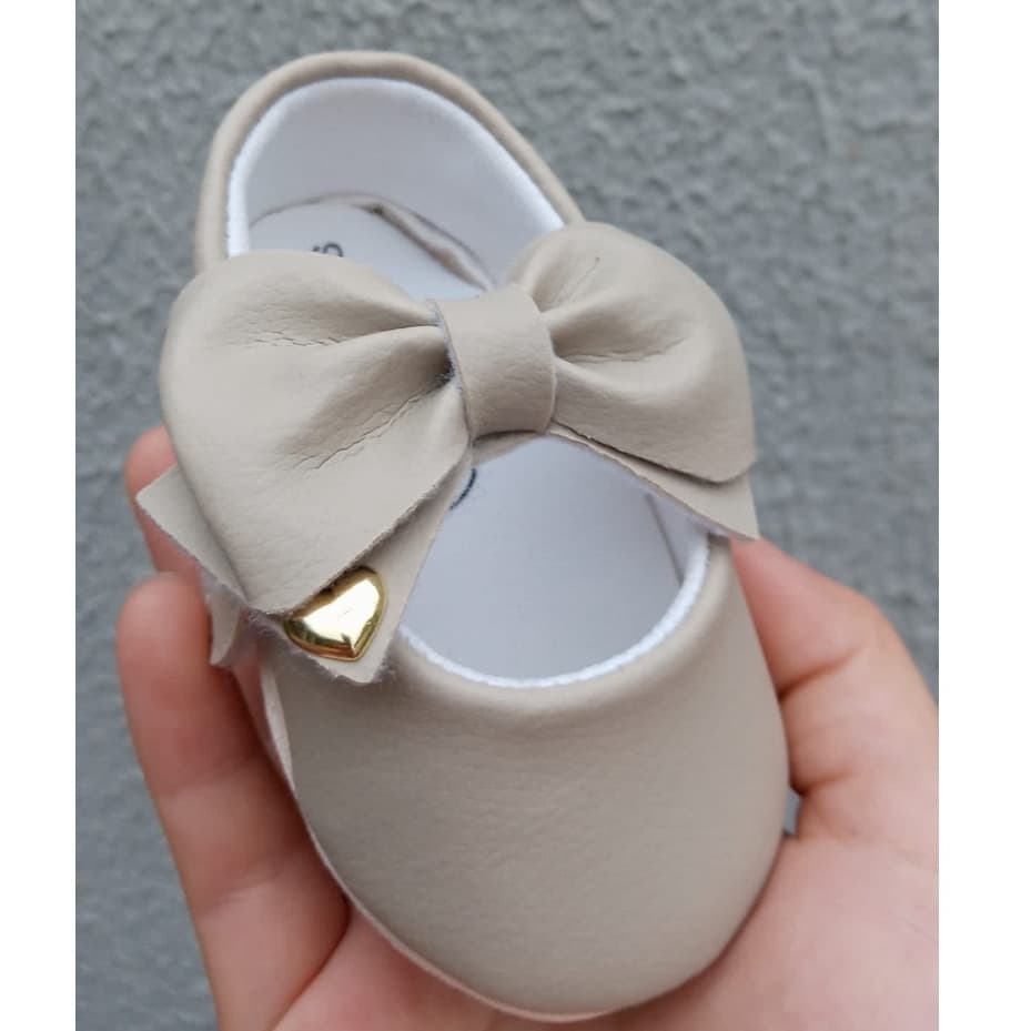 SAPATINHO DE MENINA BEBÊ MARFIM UM ARRASO