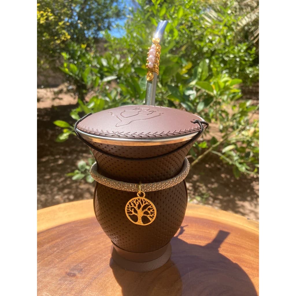 Kit chimarrão VIP: Cuia de Porongo Couro Sintético + Bomba Inox decorada + Tapa erva + Pulseira