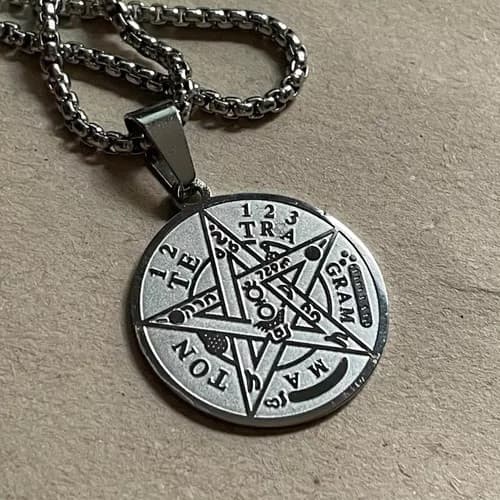 Colar Pingente Pentagrama Tetragrammaton Tetragramaton  Para presente
