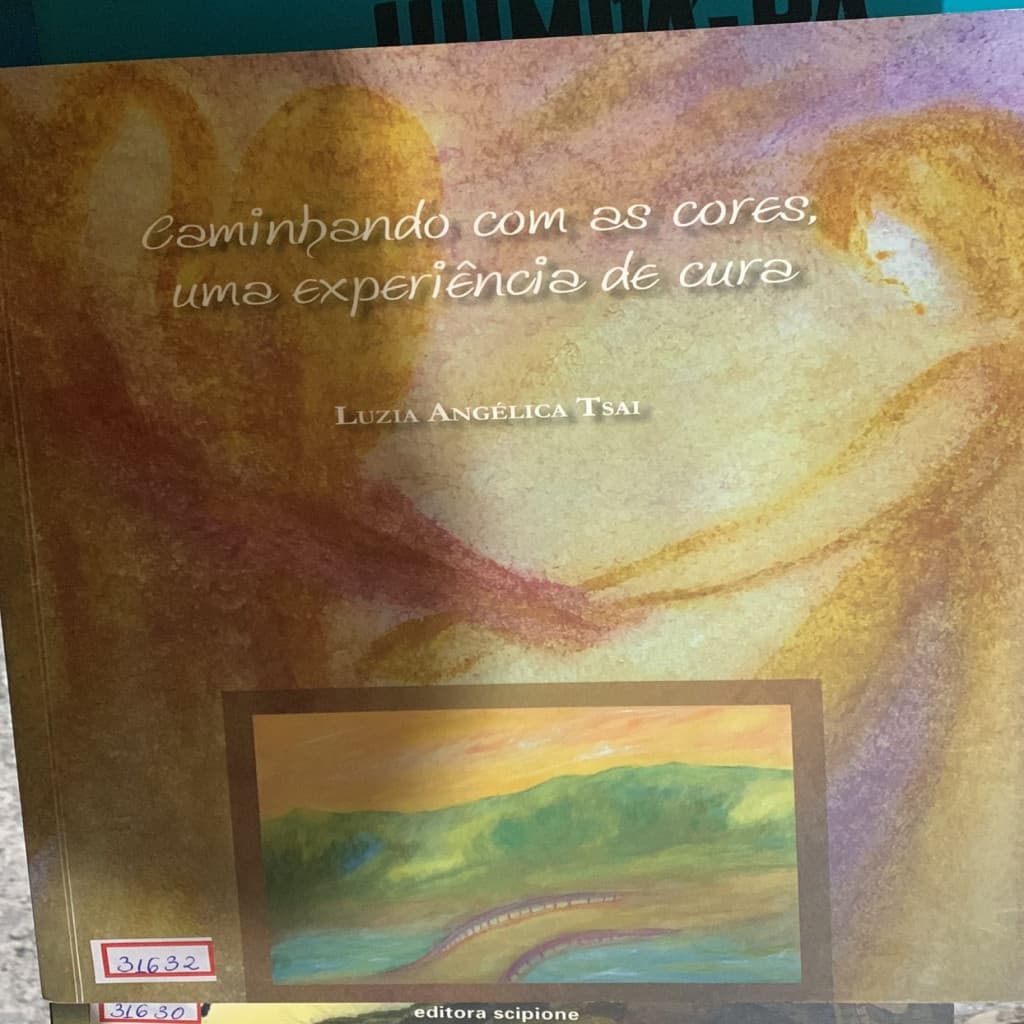 Caminhando com as cores um experiência de cura autor Luzia Angélica Tsai