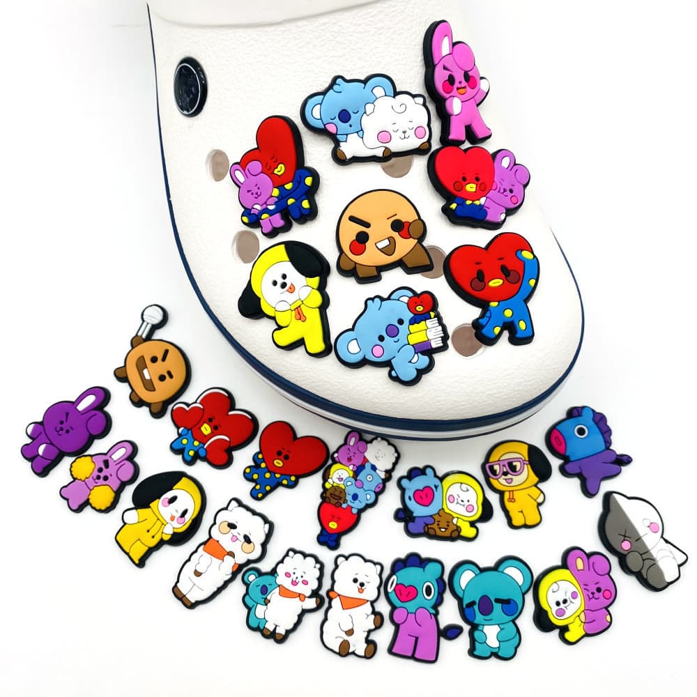 K-pop BTS BT21 Sapatos De Encanto Para PVC Super Star Decoração Mulheres Homens Meninos Meninas Acessórios Festa De Aniversário Favor