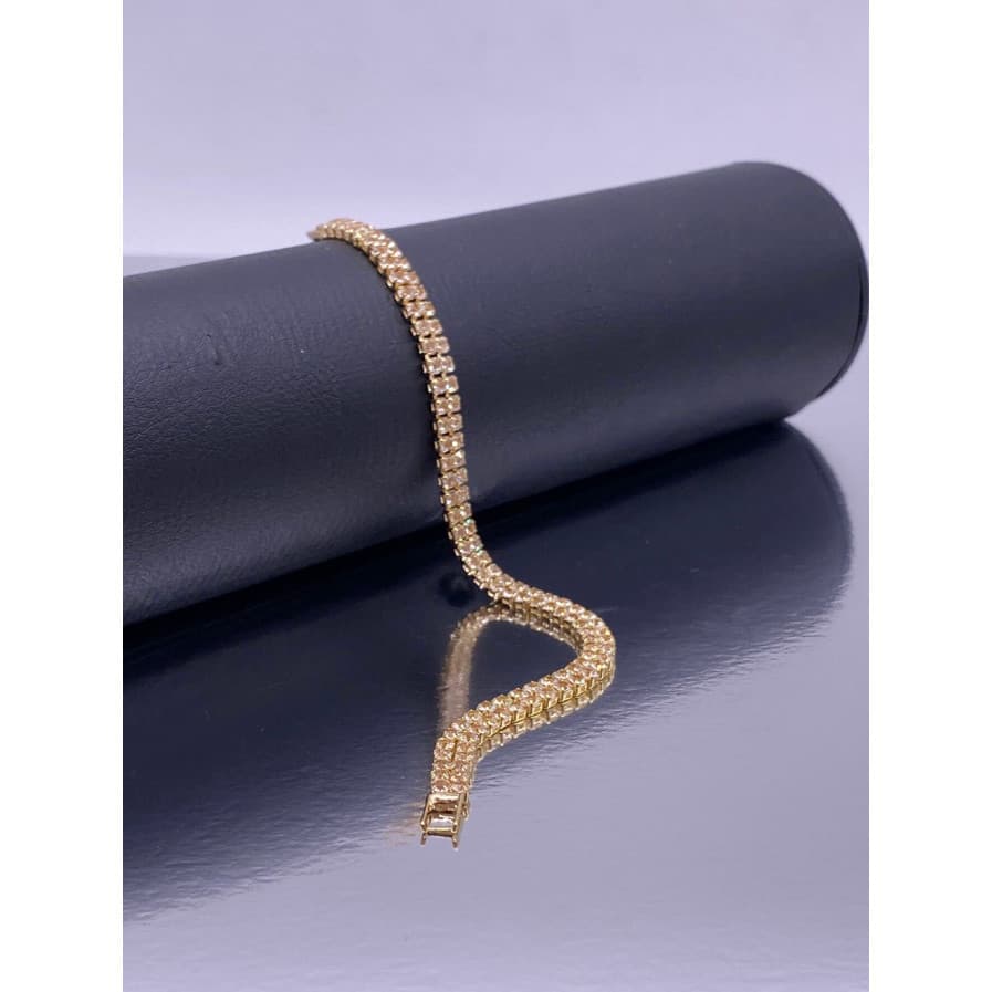 Pulseira de diamante minimalista: um toque de brilho na moda contemporânea