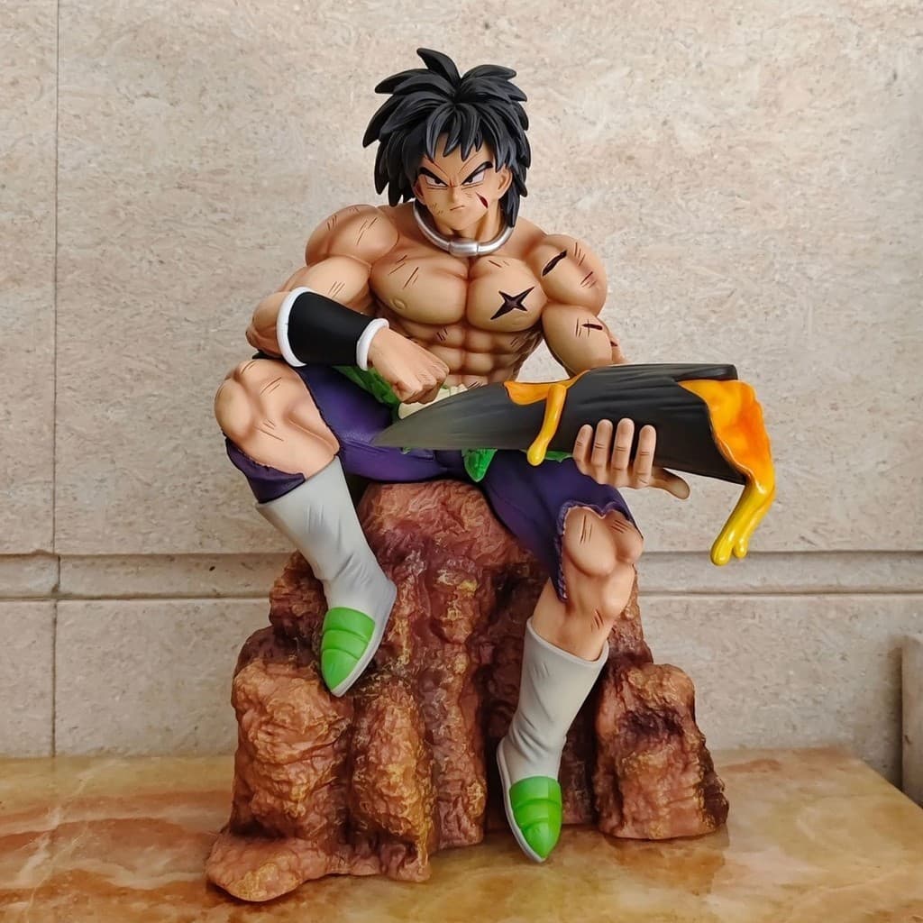Figura de Dragon Ball em estoque pronto gk Postura sentada Broly Modelo Ornamento Estátua Anime Presente
