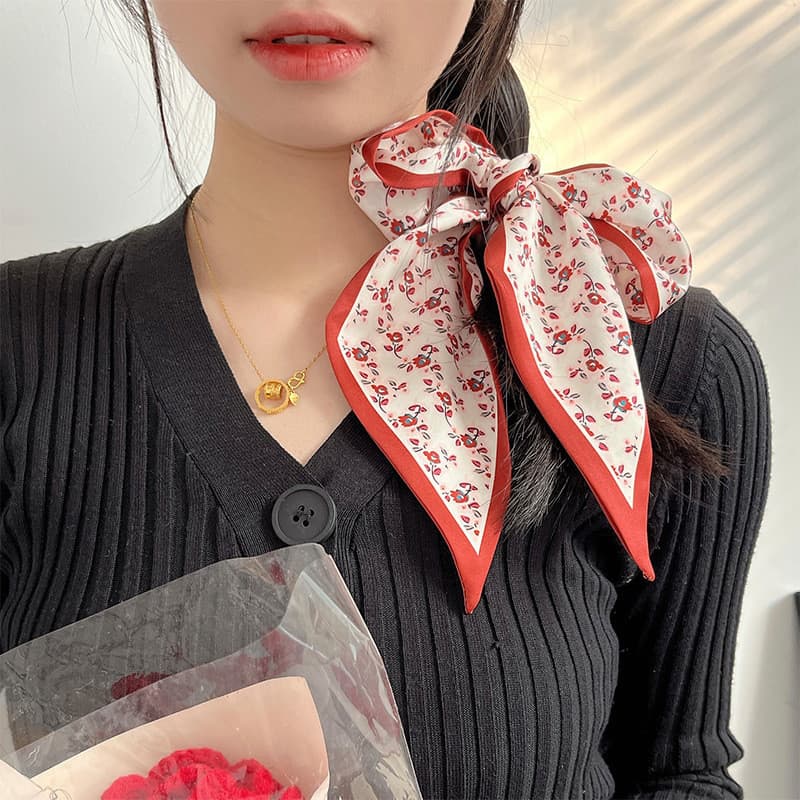 Novo lenço de seda pequeno e elegante para mulheres, multifuncional para amarrar bolsas, usar como laço de cabelo, lenço