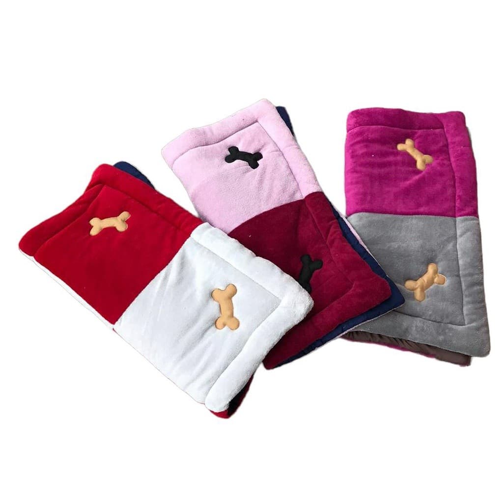 KIT COM 3 PEÇAS TAPETE 4 OSSOS 70X70 PARA CACHORRO E GATO