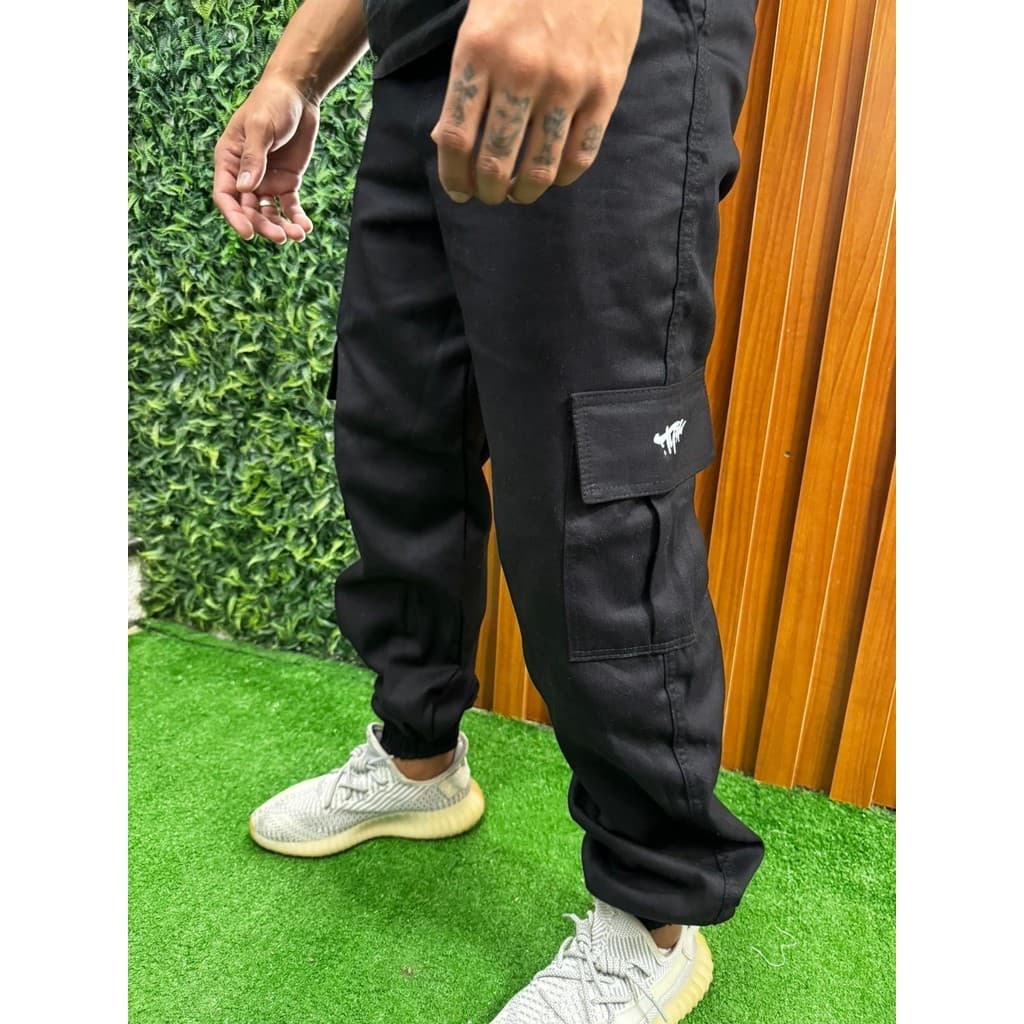Calça Jogger Cargo Balão Tupac Bolsos Laterais Sarja Calça Cargo Jogger