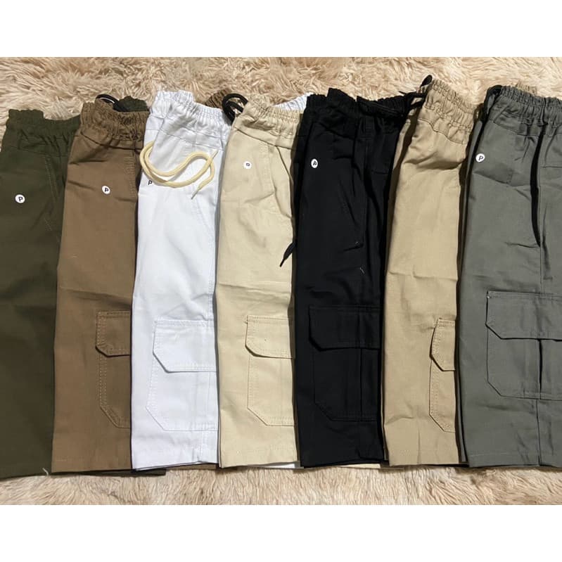 bermuda cargo com 6 bolsos  cintura elástica,