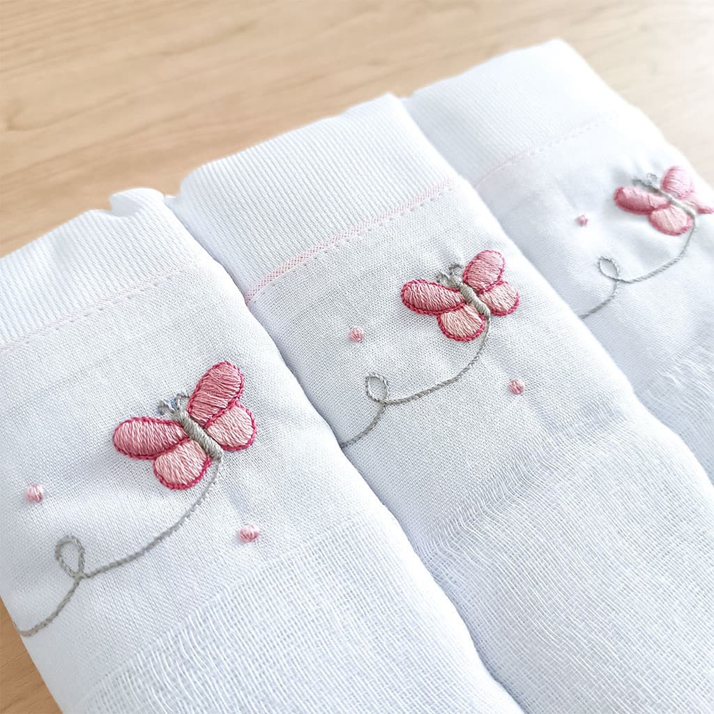 Kit fraldas bordadas à mão | Premium | 70x70cm | 3 unidades | Tecido duplo - Borboletinha rosa