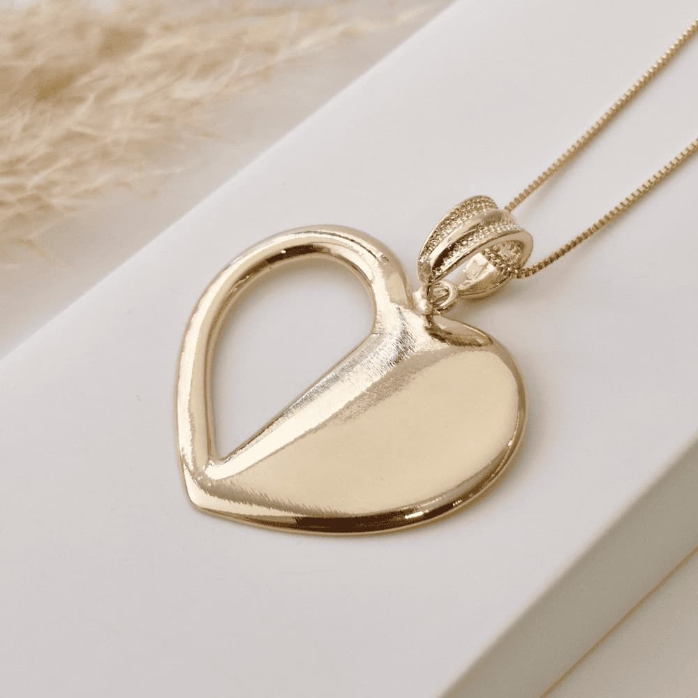 Colar coração grande liso folheado em ouro 18k