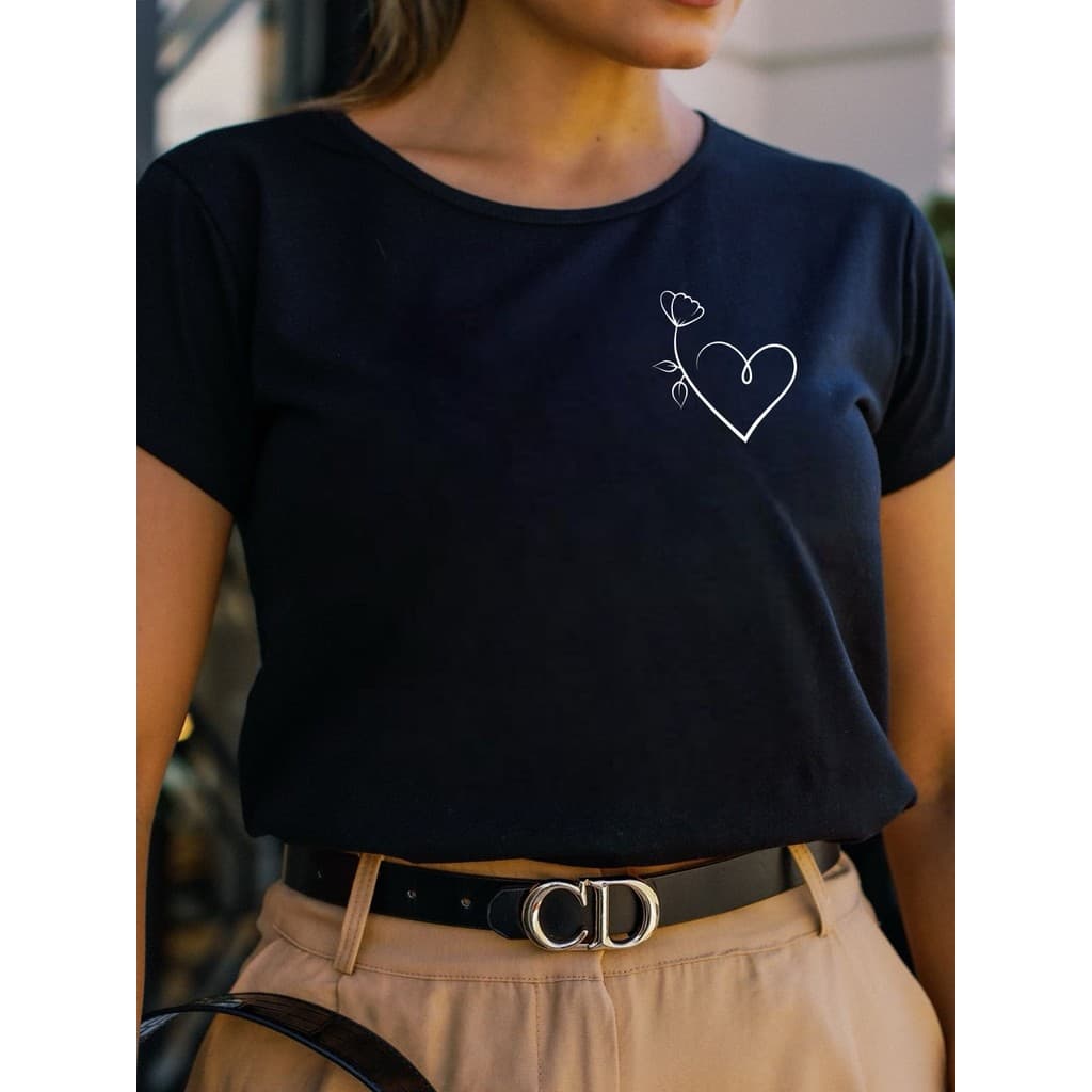 Camiseta Feminina Coração e Flor Minimalista Blusa estampada de algodão Promoção