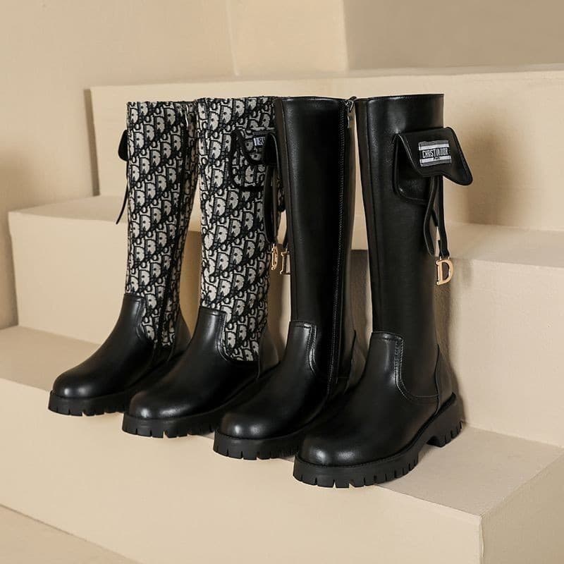 As novas botas de cano longo para o outono e inverno, as botas de salto Martin femininas não são suficientes
