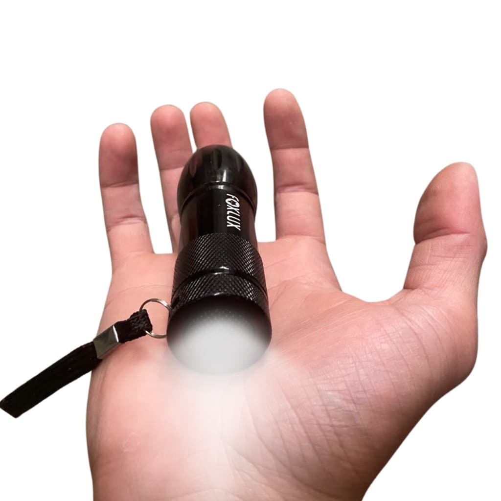 Lanterna De Led Pequena Alto Brilho E Alcance Com Pilhas
