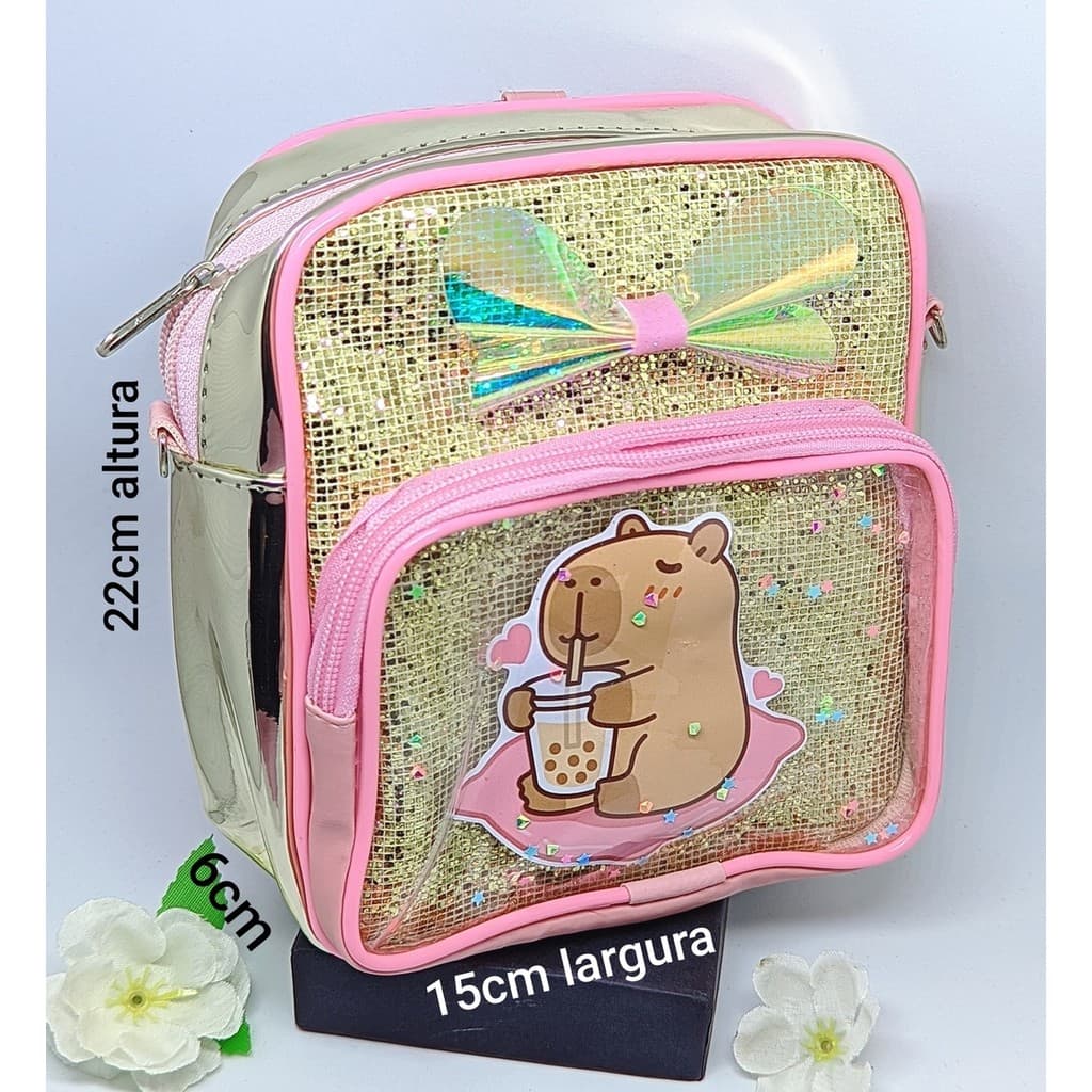 Bolsa Infantil Menina Mini Mochila de Costa Pequena com Bolso e Ziper Desenho Capivara Courino Metalizada Passeio