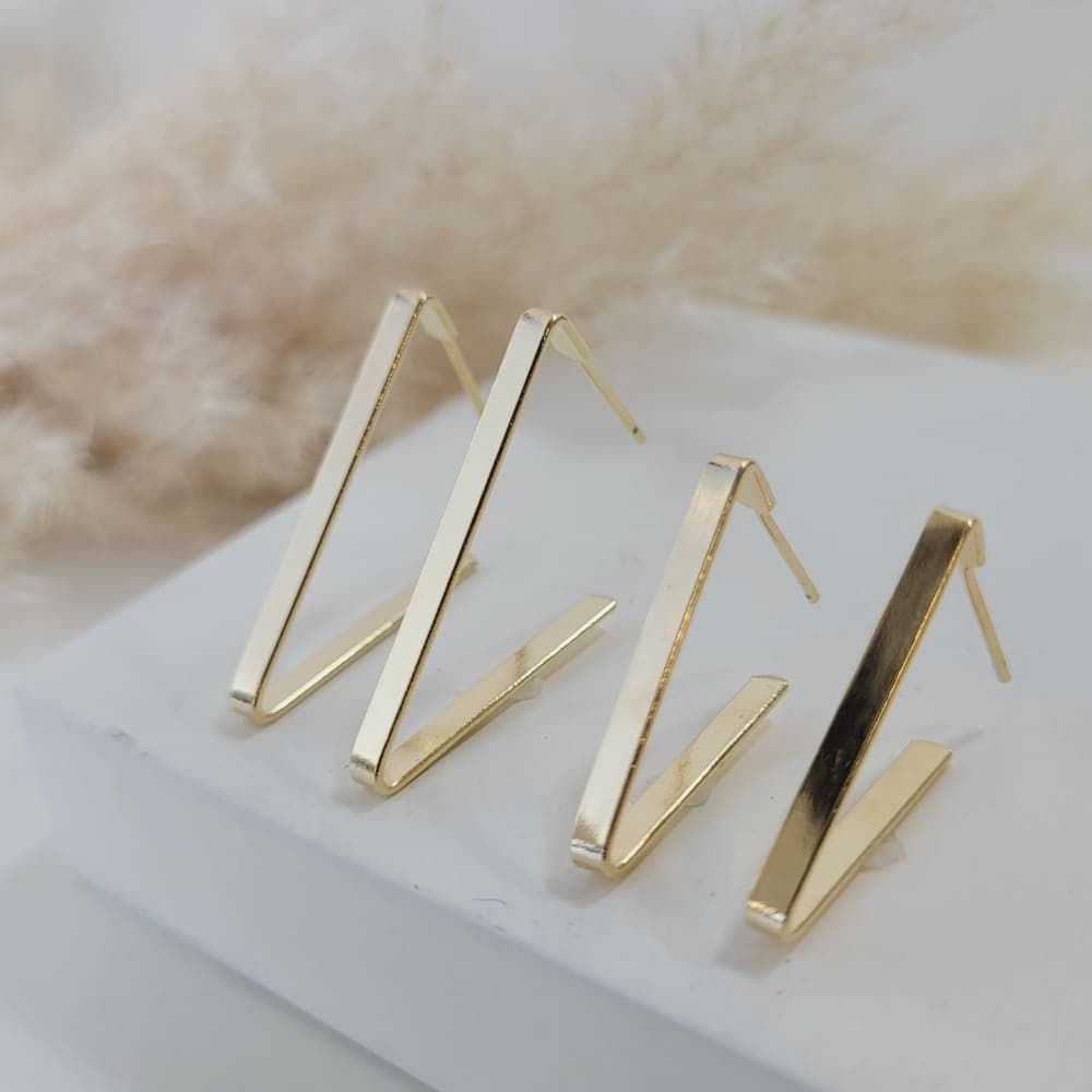 Argola dupla de triângulo folheado em ouro 18k