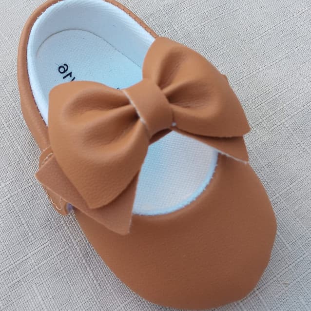 Sapatinho de bebê caramelo,super confortável,lindo e top da moda 2025