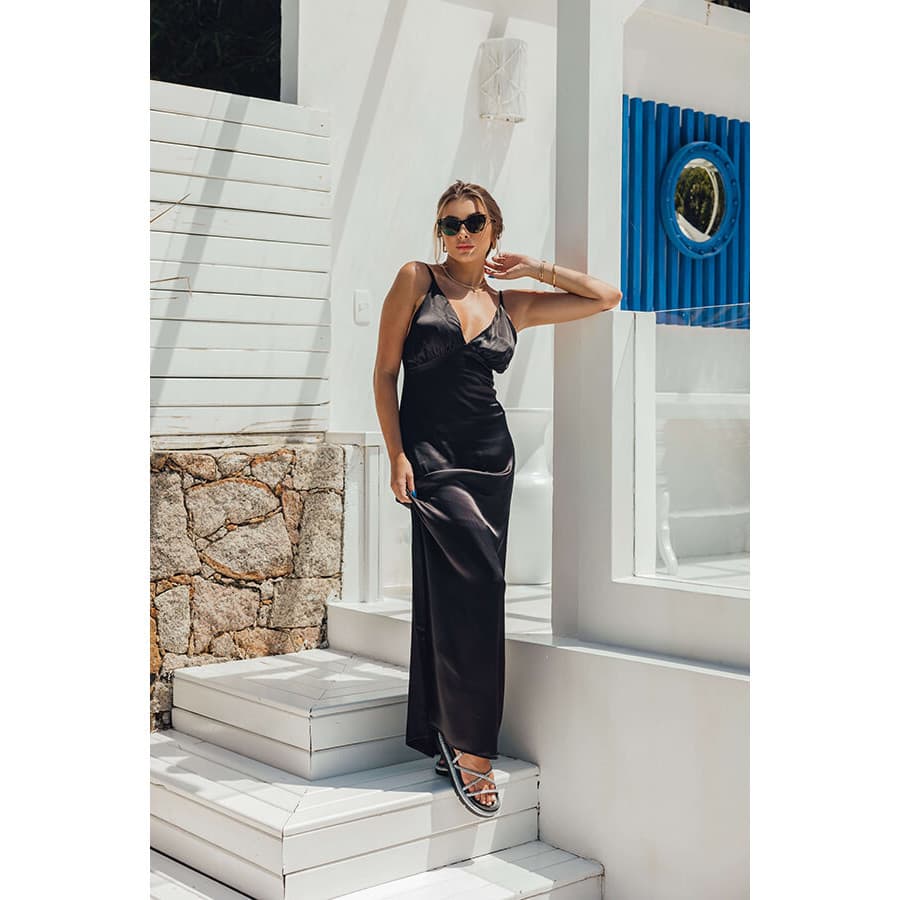 CYNDRA Vestido Longo Franzido Busto V Brilho Acetinado Alça Fina Festas