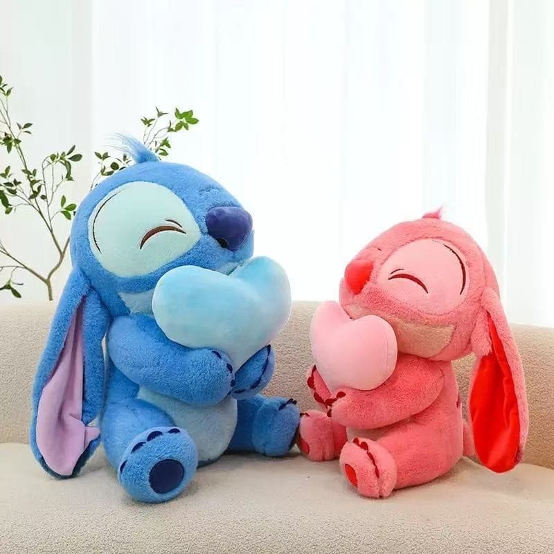 Stitch com Coração 30cm – Pelúcia Fofa e Romântica para Presentear com Amor