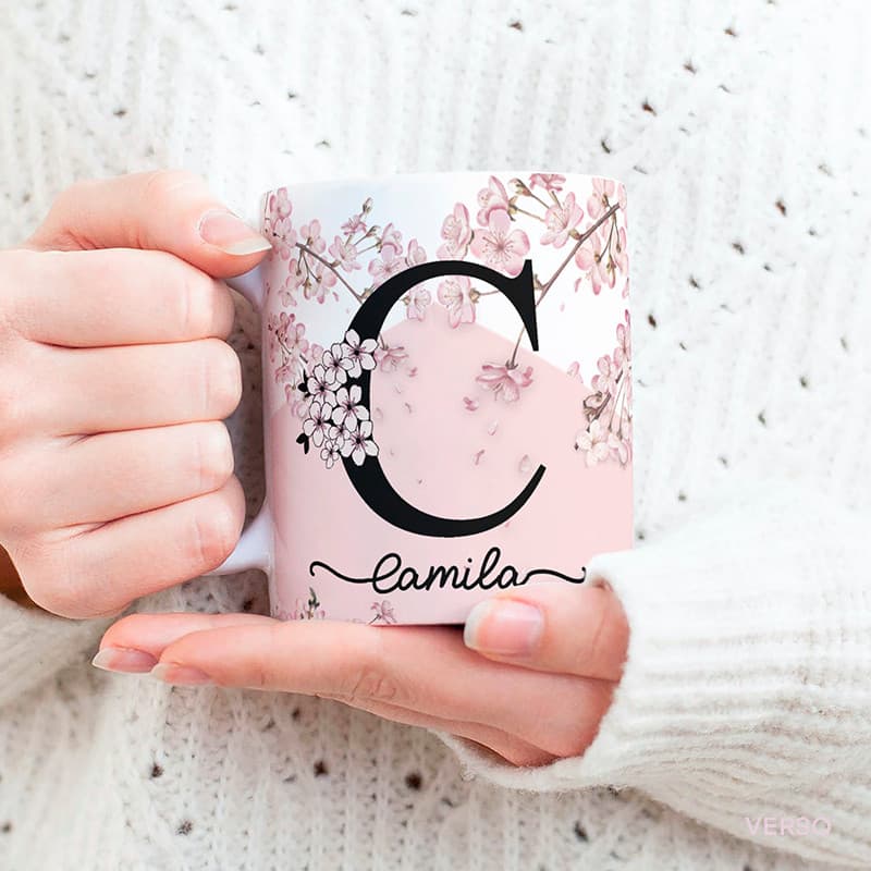 Caneca  xícara personalizada Floral Cerejeira com letra inicial do nome e frase