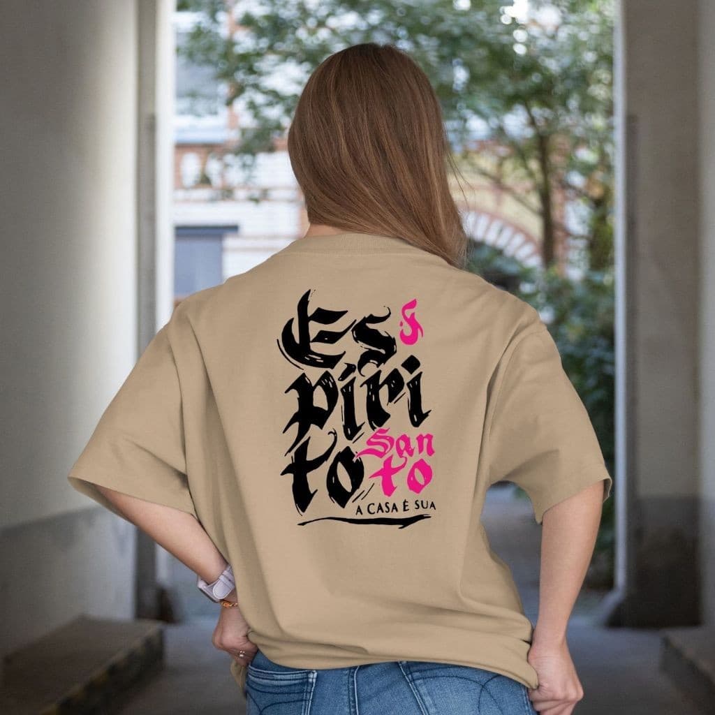 Camiseta Oversized "Espírito Santo, a Casa é Sua Blusa Feminina Gospel Academia Caminhada Unissex