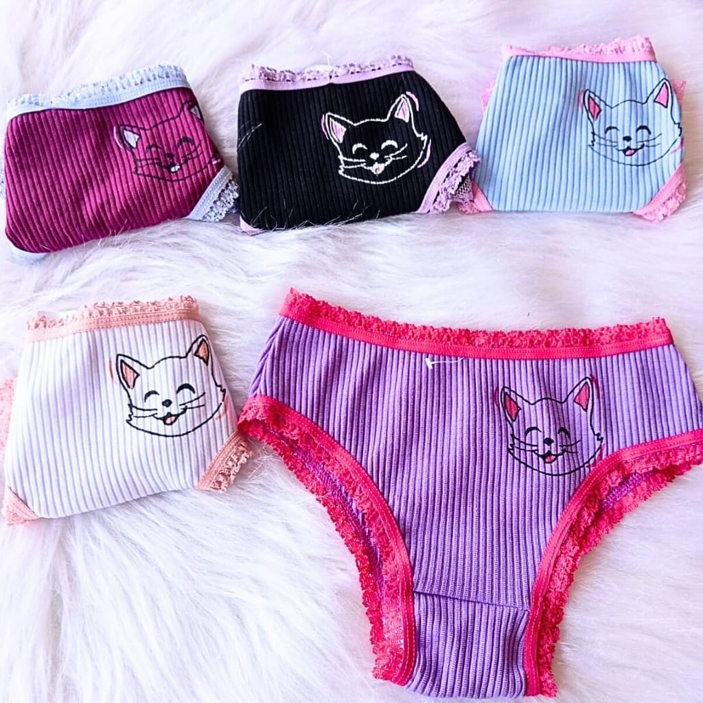 Kit 3 Calcinhas Infantil Estampa de Gatinha em Algodão Canelada Modelo Calçolinha Com Elástico de Criança