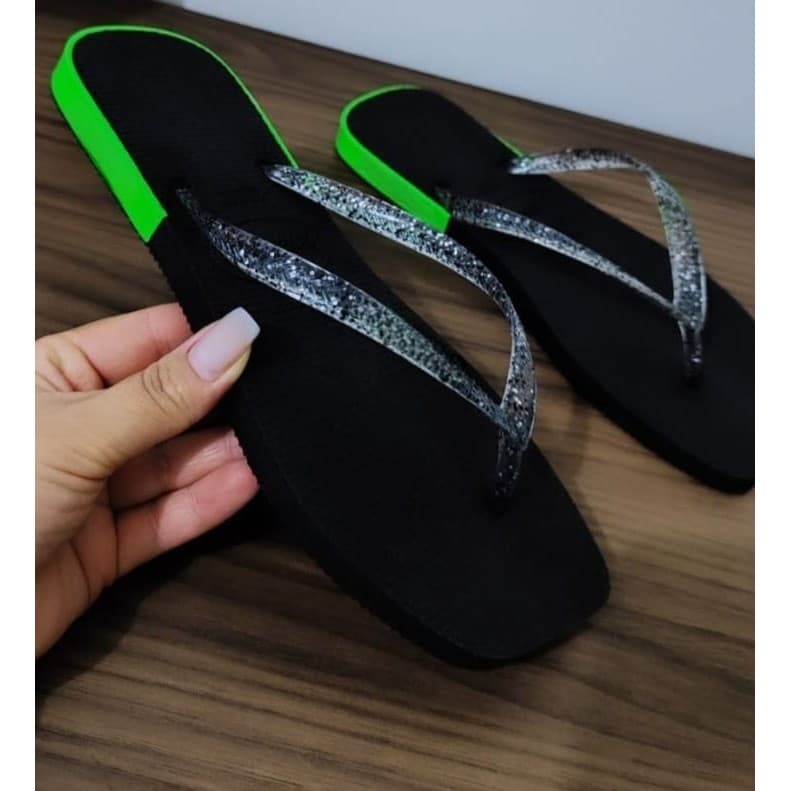 Chinela Feminina Com Gliter Confortável e Estilosa