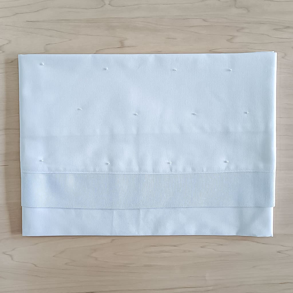 Cueiro | Bordado à mão | 100% algodão - Poá branco