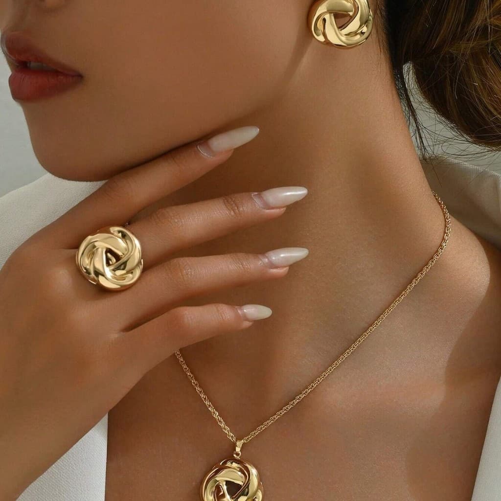 Conjunto de brincos de metal simples da moda, anel de ouro com nó, pingente de nó de amor, colar para mulheres