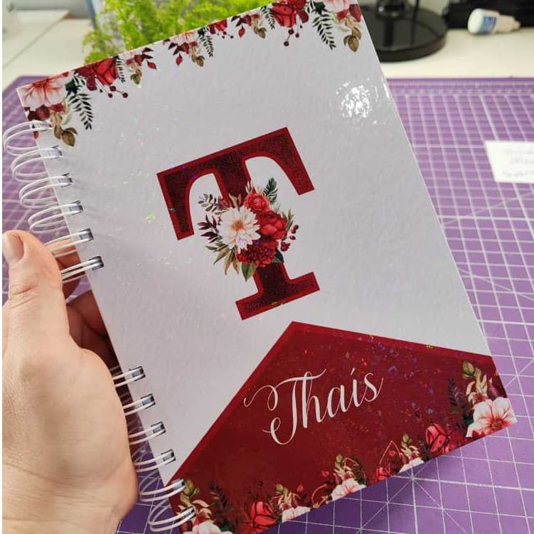 Caderno A5 Floral personalizado com inicial e nome Vermelho Marsala