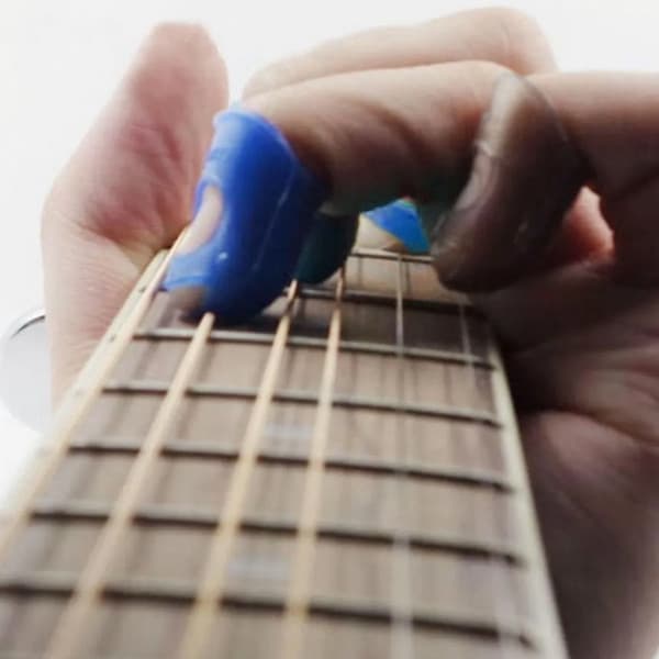 Kit com 4 Protetores de dedos para Tocar Violão, Guitarra, Ukulele, Cavaco e Baixo Tamanho Médio Azul Escuro