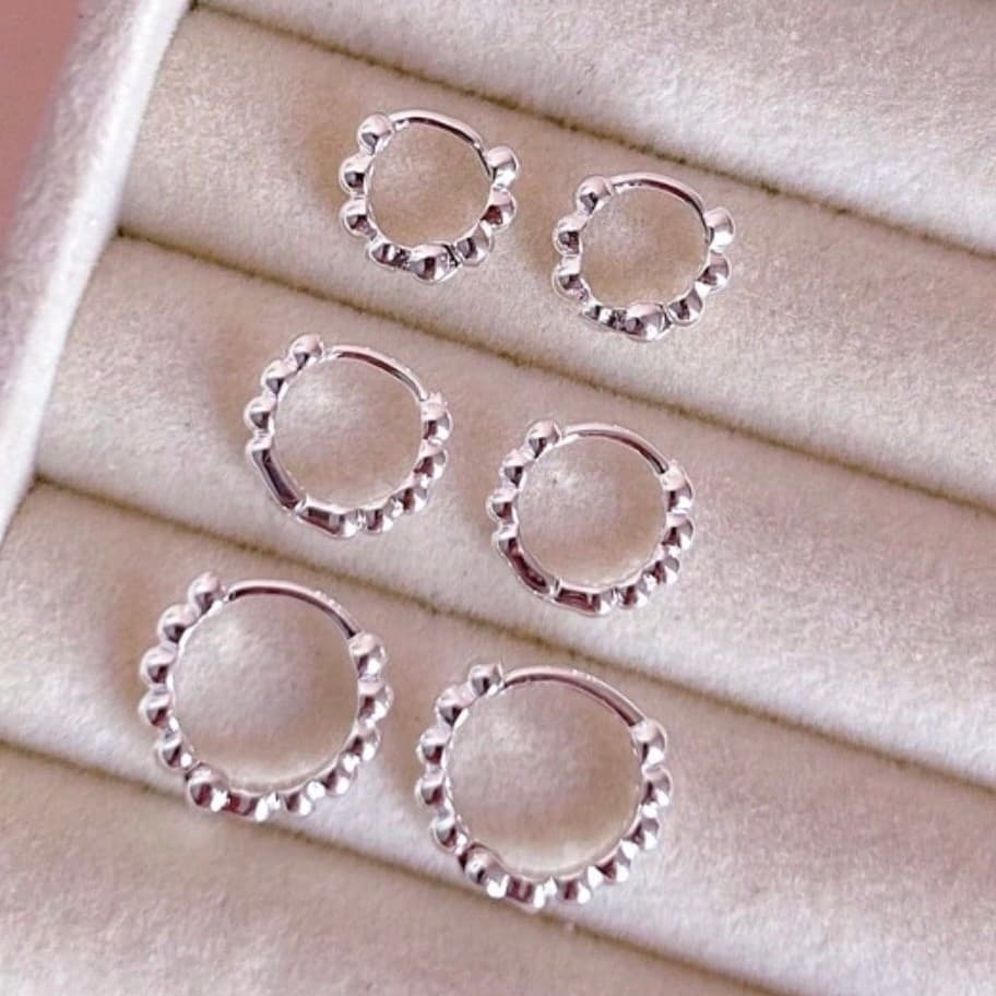 Brinco prata 925 três pares trio de argola decoração corporal feminina estiloso delicado com bolinhas banhado
